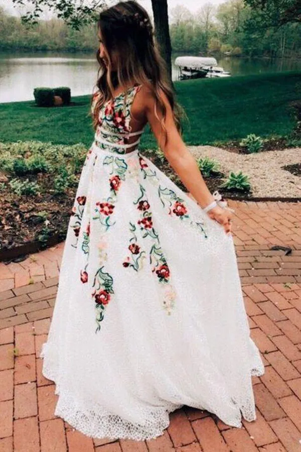 Elegant Lace A Line Backless Prom Dresses with Handmade Flower Appliques