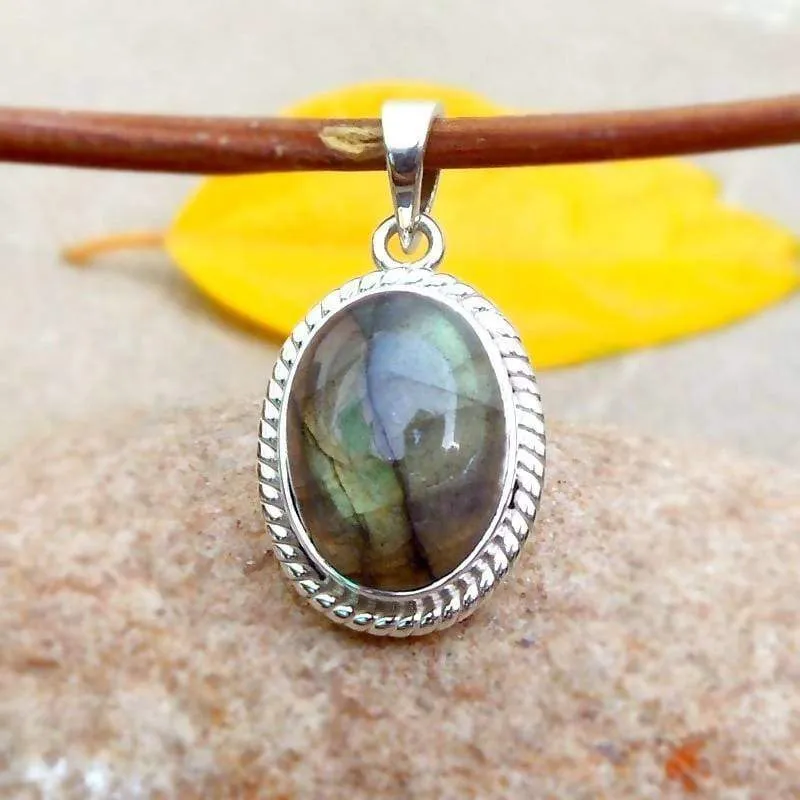 Natural Labradorite Pendant in 925 Silver Bezel Set Pendant Silver Artisan Pendant Cabochon Green fire Oval PendantLabradorite Twist Pendant