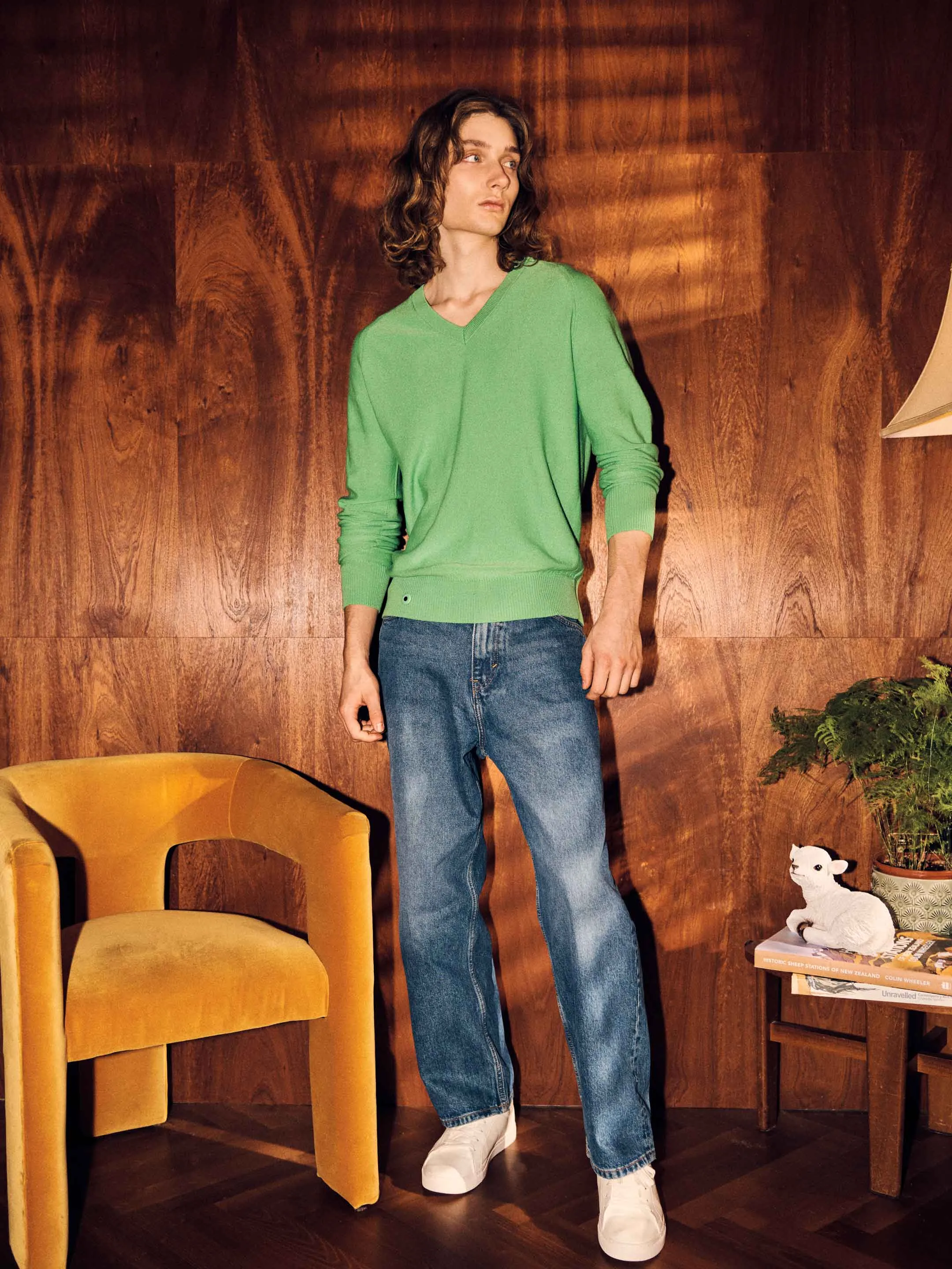 The V-Neck Light - Pippin Green